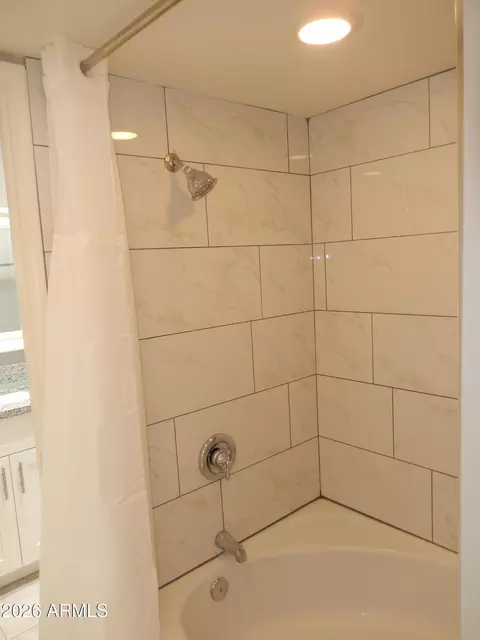 Bath - 3618 E Montecito Ave, Phoenix, AZ 85018 photo 6 of 8