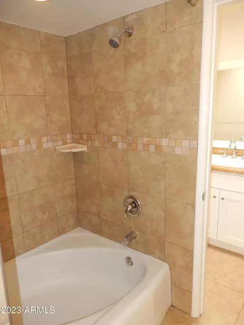 Bath - 3618 E Montecito Ave, Phoenix, AZ 85018 photo 4 of 8