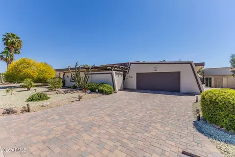 10809 W Palmeras Dr, Sun City, AZ 85373