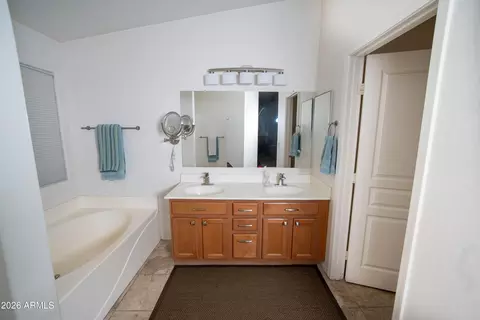 Bath - 1717 E Beautiful Ln, Phoenix, AZ 85042 photo 2 of 7