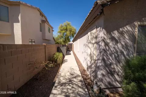 Exterior - 1717 E Beautiful Ln, Phoenix, AZ 85042 photo 2 of 5