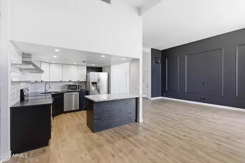 Kitchen - 334 W Medlock Dr #C201, Phoenix, AZ 85013 photo 2 of 4