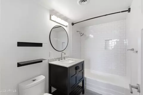 Bath - 334 W Medlock Dr #C201, Phoenix, AZ 85013 photo 2 of 2