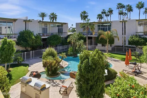 Exterior - 334 W Medlock Dr #C201, Phoenix, AZ 85013 photo 1 of 7