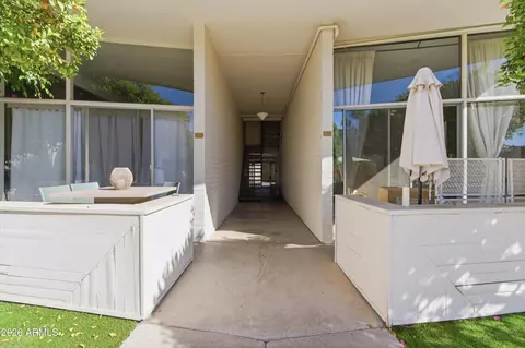 Exterior - 334 W Medlock Dr #C201, Phoenix, AZ 85013 photo 3 of 7