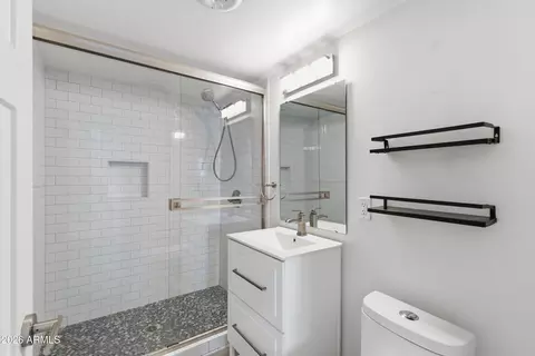 Bath - 334 W Medlock Dr #C201, Phoenix, AZ 85013 photo 1 of 2