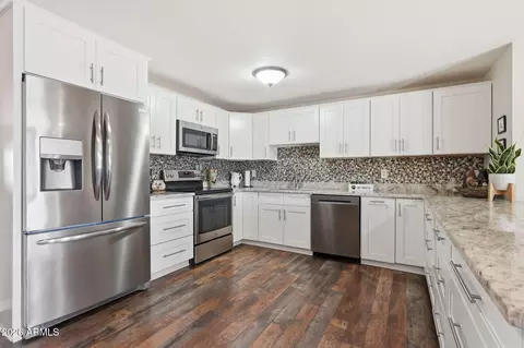Kitchen - 3765 E Pershing Ave, Phoenix, AZ 85032 photo 2 of 4
