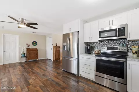 Kitchen - 3765 E Pershing Ave, Phoenix, AZ 85032 photo 3 of 4
