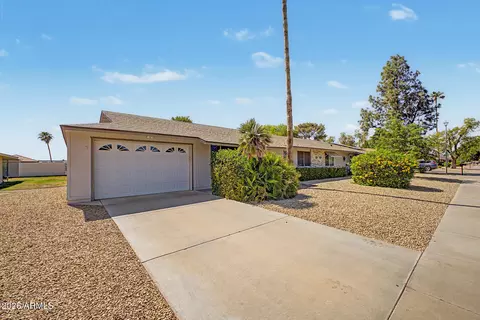 18842 N Lakeforest Dr, Sun City, AZ 85373