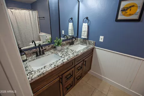 Bath - 1217 E Watson Dr, Tempe, AZ 85283 photo 1 of 9