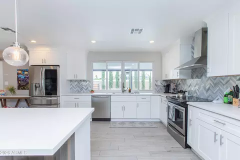Kitchen - 5541 E Cheery Lynn Rd, Phoenix, AZ 85018 photo 2 of 8