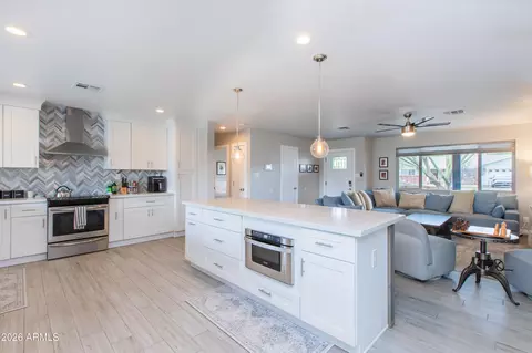 Kitchen - 5541 E Cheery Lynn Rd, Phoenix, AZ 85018 photo 6 of 8