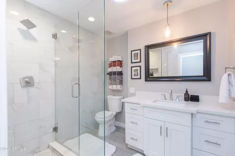 Bath - 5541 E Cheery Lynn Rd, Phoenix, AZ 85018 photo 1 of 7