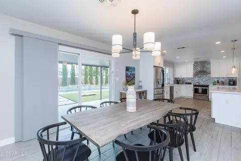 Dining - 5541 E Cheery Lynn Rd, Phoenix, AZ 85018 photo 3 of 4
