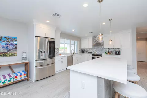 Kitchen - 5541 E Cheery Lynn Rd, Phoenix, AZ 85018 photo 7 of 8