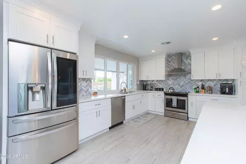 Kitchen - 5541 E Cheery Lynn Rd, Phoenix, AZ 85018 photo 8 of 8