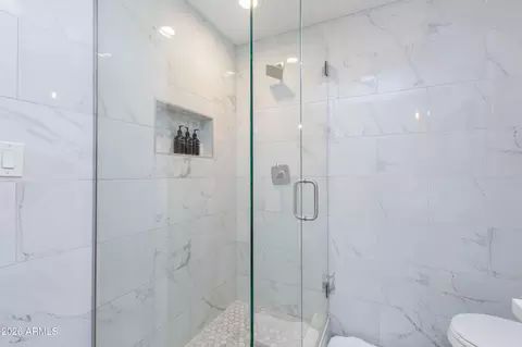 Bath - 5541 E Cheery Lynn Rd, Phoenix, AZ 85018 photo 3 of 7
