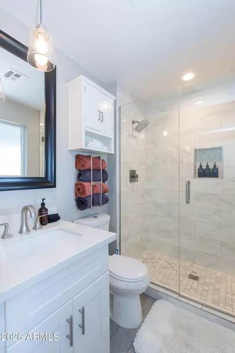 Bath - 5541 E Cheery Lynn Rd, Phoenix, AZ 85018 photo 6 of 7