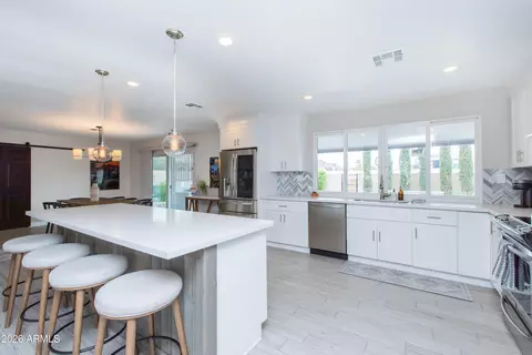 Kitchen - 5541 E Cheery Lynn Rd, Phoenix, AZ 85018 photo 3 of 8