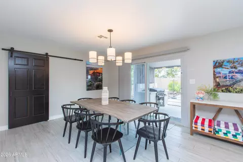 Dining - 5541 E Cheery Lynn Rd, Phoenix, AZ 85018 photo 4 of 4