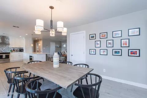 Dining - 5541 E Cheery Lynn Rd, Phoenix, AZ 85018 photo 2 of 4