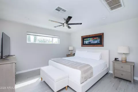 Bedroom - 5541 E Cheery Lynn Rd, Phoenix, AZ 85018 photo 1 of 9