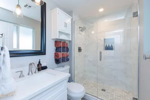 Bath - 5541 E Cheery Lynn Rd, Phoenix, AZ 85018 photo 5 of 7