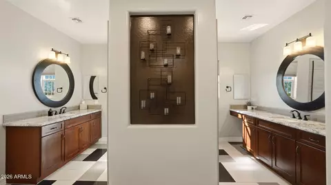 Bath - 4629 E Walter Way, Phoenix, AZ 85050 photo 3 of 5