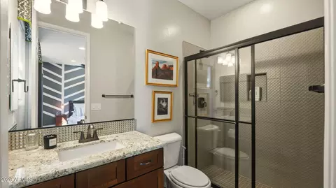 Bath - 4629 E Walter Way, Phoenix, AZ 85050 photo 4 of 5