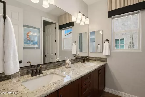 Bath - 4629 E Walter Way, Phoenix, AZ 85050 photo 5 of 5