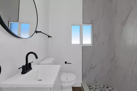 Bath - 315 E Carol Ave, Phoenix, AZ 85020 photo 2 of 2