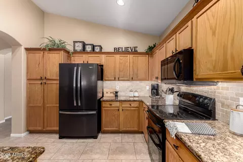 Kitchen - 4875 E Bellerive Dr, Chandler, AZ 85249 photo 2 of 3
