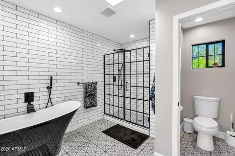 Bath - 4402 E Turney Ave, Phoenix, AZ 85018 photo 2 of 7