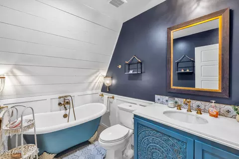 Bath - 4402 E Turney Ave, Phoenix, AZ 85018 photo 6 of 7
