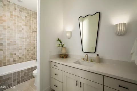 Bath - 3912 E Crittenden Ln, Phoenix, AZ 85018 photo 4 of 5