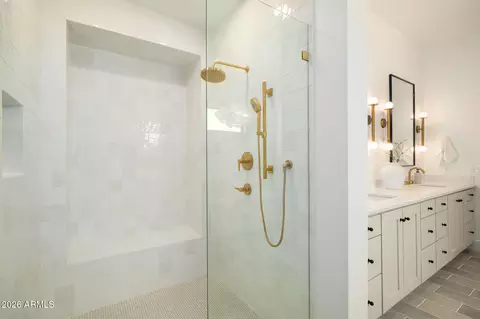 Bath - 3912 E Crittenden Ln, Phoenix, AZ 85018 photo 1 of 5