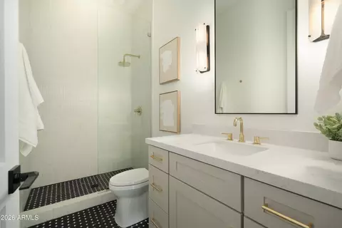 Bath - 3912 E Crittenden Ln, Phoenix, AZ 85018 photo 5 of 5
