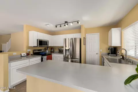 Kitchen - 10252 E Diamond Ave, Mesa, AZ 85208 photo 2 of 2