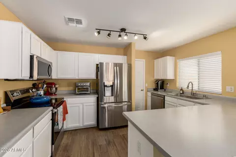 Kitchen - 10252 E Diamond Ave, Mesa, AZ 85208 photo 1 of 2