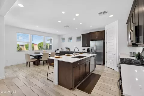 Kitchen - 4112 E Appaloosa Rd, Gilbert, AZ 85296 photo 4 of 7