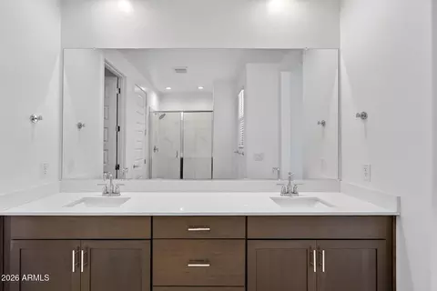 Bath - 4112 E Appaloosa Rd, Gilbert, AZ 85296 photo 3 of 5