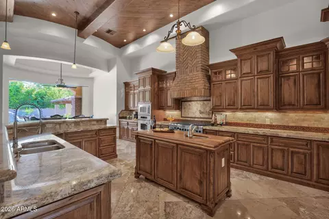 Kitchen - 3055 E Waterman Way, Gilbert, AZ 85297 photo 2 of 7