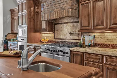 Kitchen - 3055 E Waterman Way, Gilbert, AZ 85297 photo 5 of 7