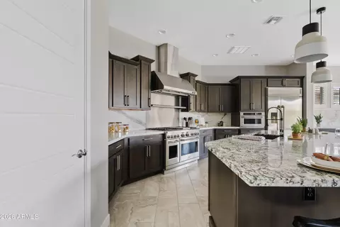 Kitchen - 10332 E Wavelength Ave, Mesa, AZ 85212 photo 3 of 5