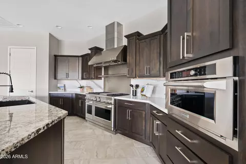 Kitchen - 10332 E Wavelength Ave, Mesa, AZ 85212 photo 2 of 5