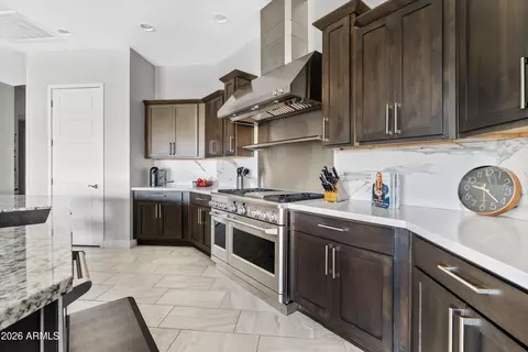 Kitchen - 10332 E Wavelength Ave, Mesa, AZ 85212 photo 4 of 5
