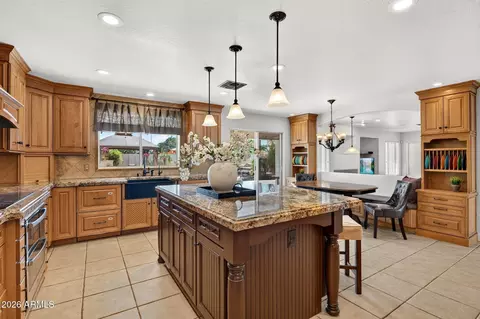 Kitchen - 3955 E Indigo Bay Ct, Gilbert, AZ 85234 photo 4 of 9
