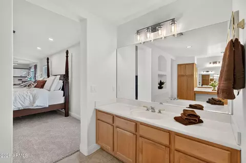Bath - 3955 E Indigo Bay Ct, Gilbert, AZ 85234 photo 9 of 11