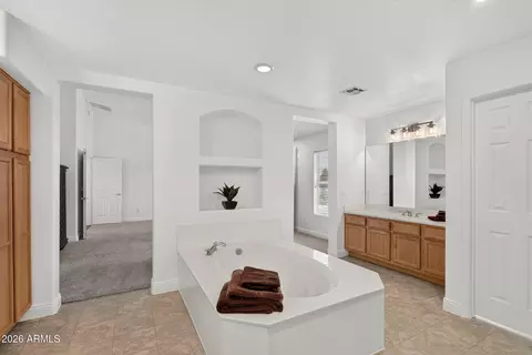 Bath - 3955 E Indigo Bay Ct, Gilbert, AZ 85234 photo 6 of 11