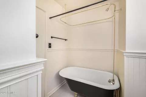 Bath - 6740 N 15th St, Phoenix, AZ 85014 photo 7 of 7